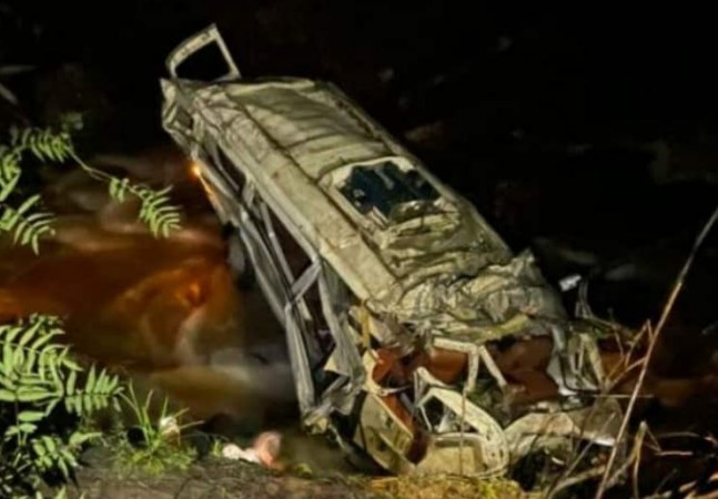 कुल्लू में दर्दनाक सड़क हादसा, खाई में गिरा वाहन, 7 की मौत, 10 घायल