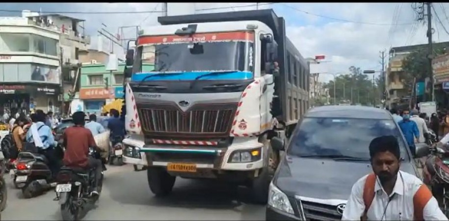 अंबिकापुर में दर्दनाक हादसा, ट्रक के नीचे आने से हुई युवती की मौत