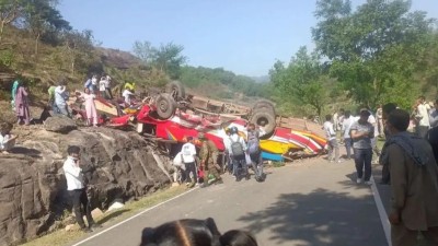 उधमपुर जिले में पैसेंजर बस अनियंत्रित होकर पहाड़ी से नीचे गिरी, 13 लोगों की हुई मौत