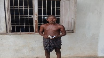 मृत बहन के खाते से पैसे निकालने के लिए उसका कंकाल लेकर बैंक पहुंचा आदिवासी व्यक्ति