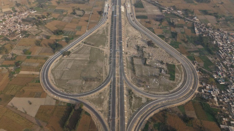 उत्तर प्रदेश के हरदोई में प्रधानमंत्री नरेंद्र मोदी ने गंगा एक्सप्रेसवे का किया उद्घाटन