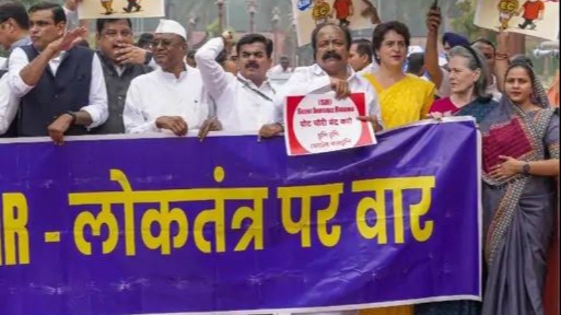 आखिर क्या है SIR, संसद के बाहर विपक्ष ने की  'NO SIR' की मांग