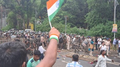परीक्षा में गड़बड़ी के खिलाफ विधानसभा घेराव मार्च, प्रदर्शनकारियों पर झारखंड पुलिस ने बरसाई लाठियां