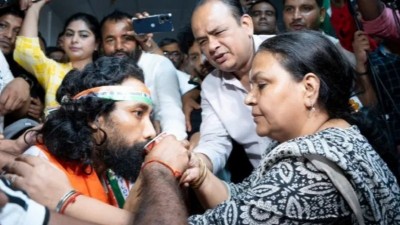 परीक्षाएं रद्द होने के बाद भी झारखंड के छात्रों का प्रदर्शन जारी, CBI जांच की मांग पर अड़े