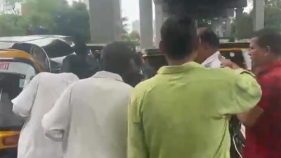 मराठी सीखने के कथित दबाव के खिलाफ गैर-मराठी ऑटो चालकों ने किया सड़कों पर प्रदर्शन