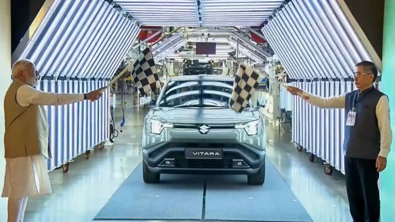 पीएम मोदी ने अहमदाबाद में किया EV प्लांट का उद्घाटन, कई देशों में चलेगी इलेक्ट्रिक गाड़ी