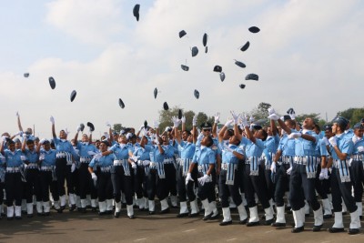 भारतीय वायुसेना में शामिल हुआ महिला अग्निवीरों का पहला जत्था, पुरुषों के साथ कंधे से कंधा मिलाकर किया मार्च