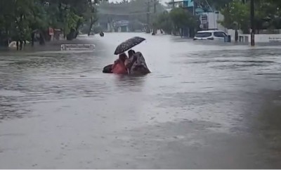 तमिलनाडु में आसमानी आफत ! भारी बारिश से 3 लोगों की मौत, 4 जिलों में अलर्ट जारी, स्कूल-कॉलेज बंद