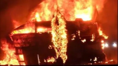 चित्रदुर्ग में NH-48 पर भीषण बस–ट्रक हादसा, आग लगने से 9–10 लोगों की मौत