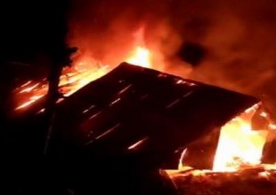 जम्मू कश्मीर: देर रात घर में अचानक भड़की आग, तीन बच्चों की जलकर दर्दनाक मौत