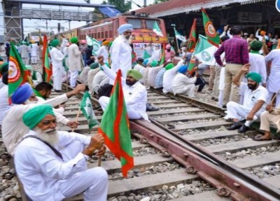 आज पंजाब में ट्रेनें रोकेंगे किसान, तीन केंद्रीय मंत्री बातचीत को तैयार, क्या निकलेगा हल ?
