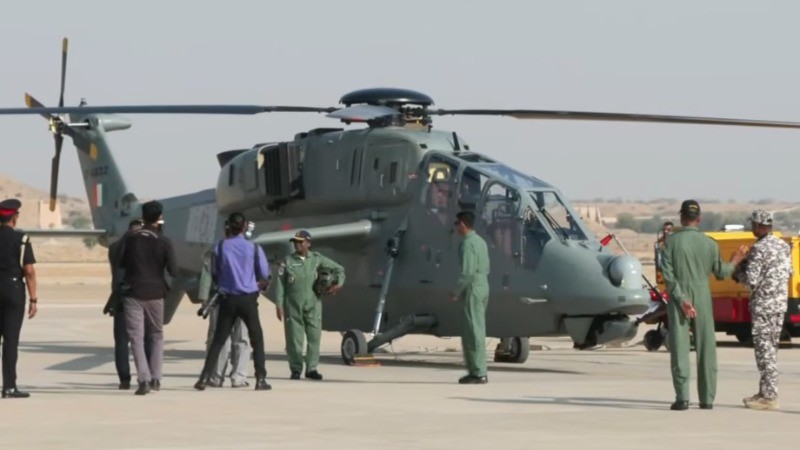 प्रचंड कॉम्बैट हेलीकॉप्टर में उड़ान भरने वाली देश की पहली राष्ट्रपति बनीं द्रौपदी मुर्मू