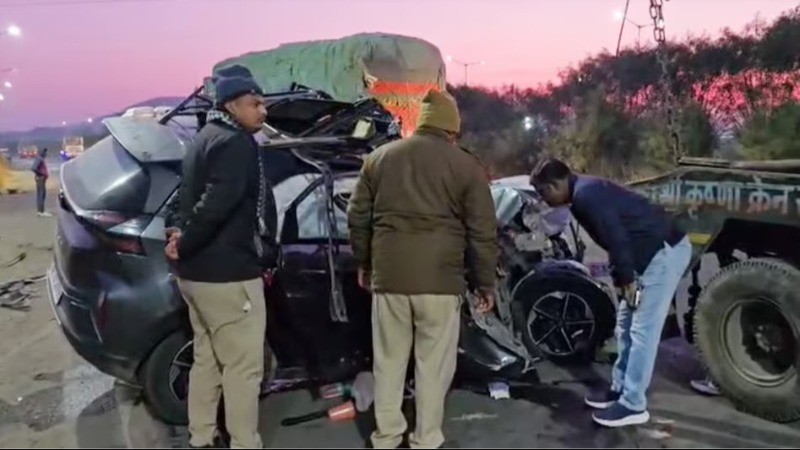 भीषण सड़क हादसे में पूर्व गृहमंत्री की बेटी समेत 3 लोगों की मौत, एक घायल