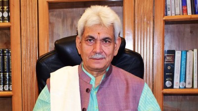 जम्मू कश्मीर में LG का एक्शन, आतंकियों से संपर्क रखने वाले 5 सरकारी कर्मचारी बर्खास्त