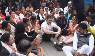 असम में धरने पर बैठे राहुल गांधी, राम मंदिर प्राण प्रतिष्ठा से जुड़ा है मामला, Video
