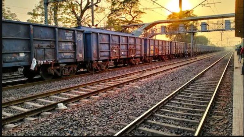 झारखंड में हुआ रेल हादसा, रेलवे प्रशासन की लापरवाही और सुरक्षा इंतजामों पर उठे सवाल