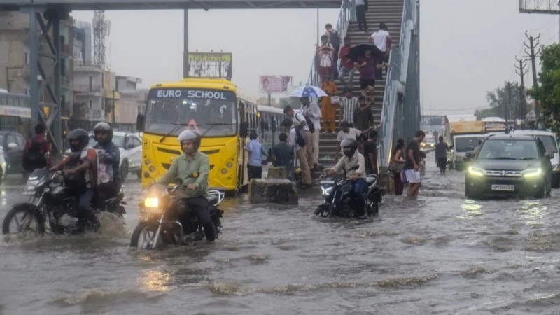 दिल्ली-NCR में मूसलाधार बारिश ने मचाई तबाही, अगले कुछ घंटे बहुत नाजुक