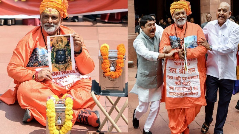 राम मंदिर चढ़ावे की चोरी पर संसद में अनोखा प्रदर्शन, साधु के वेश में नजर आए पप्पू यादव