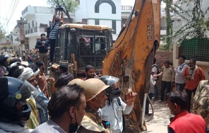 Prayagraj Violence Bulldozers Run Over Key Accused Javeds House Newstrack English 1