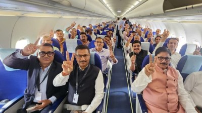 नोएडा इंटरनेशनल एयरपोर्ट से उड़ानें शुरू, जमीन देने वाले 100 से ज्यादा किसान बने यात्री
