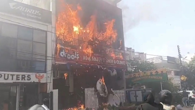 लखनऊ अग्निकांड: 2016 में मिल गया था इमारत को गिराने का नोटिस, 2 महीने में ले लिया वापस
