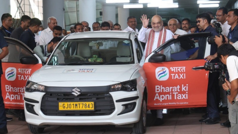 अमित शाह ने गुजरात में लॉन्च की देश की पहली सहकारिता आधारित भारत टैक्सी सेवा
