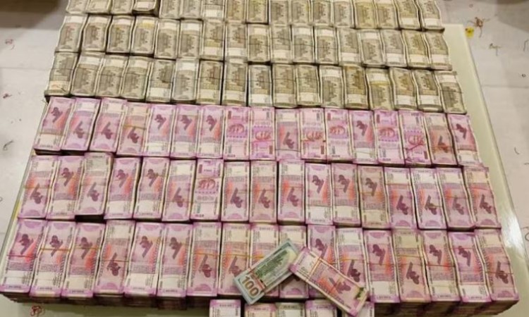 cbi-raids-retired-officer-s-house-38-crore-cash-recovered-rk-gupta-arrested-along-with-son