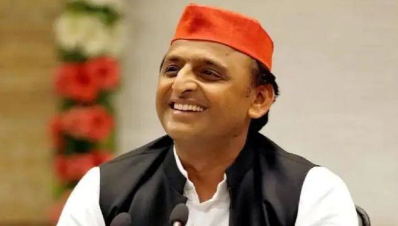 Akhilesh Yadav takes a dig at PM Modi over rising inflation | NewsTrack ...