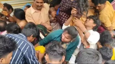 दुखद! आंध्र प्रदेश के वेंकटेश्वर स्वामी मंदिर में मची भगदड़, 9 श्रद्धालुओं की मौत कई घायल