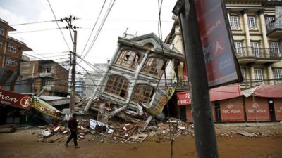 नेपाल: विनाशकारी भूकंप में अब तक 128 लोगों की मौत, पीएम मोदी ने जताया शोक, बोले- हर मदद देने को तैयार है भारत