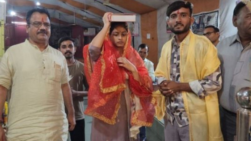 रुखसार बनी वंशिका ! मुस्लिम धर्म छोड़ अपनाया सनातन धर्म, कहा- 