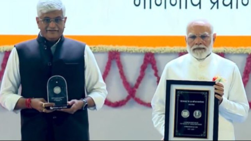 'वंदे मातरम' की 150वीं वर्षगांठ पर पीएम मोदी ने जारी किया डाक टिकट और सिक्का