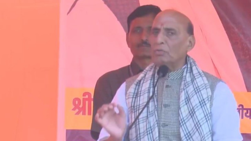 चुनावी रैली के बीच रक्षामंत्री राजनाथ सिंह ने राहुल गांधी पर लगाए झूठ बोलने के आरोप
