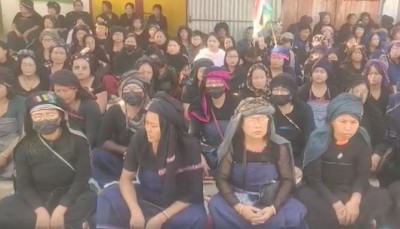 मणिपुर: अपने ही घरों में त्यौहार नहीं मना पा रहीं मैतेई महिलाएं ! जातीय संघर्ष की मार झेल रहा समुदाय