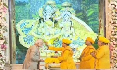 श्रीकृष्ण जन्मस्थान पहुँचने वाले पहले प्रधानमंत्री बने नरेंद्र मोदी, पुजारियों ने अंगवस्त्र और माला पहना कर किया स्वागत