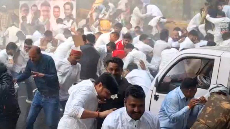 भोपाल में SIR को लेकर मचा बवाल, कांग्रेस ने किया चुनाव आयोग का घेराव