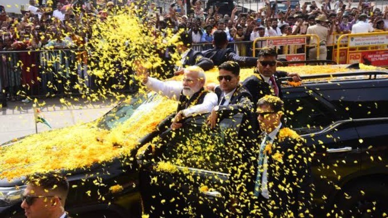 उडुपी में प्रधानमंत्री मोदी का भव्य रोड शो, श्रीकृष्ण मठ में किए दर्शन