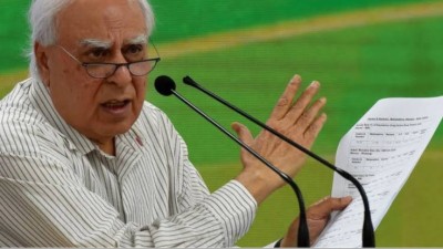 SIR प्रक्रिया पर सुप्रीम कोर्ट में तीखी बहस, कपिल सिब्बल ने उठाए सवाल