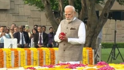 प्रधानमंत्री मोदी ने महात्मा गांधी को अर्पित की श्रद्धांजलि, देशवासियों को दी दशहरे की शुभकामनाएं