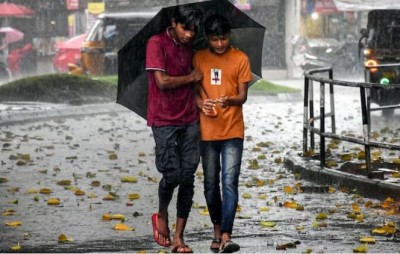 केरल में भारी बारिश से जनजीवन अस्त-व्यस्त, कई जिलों में स्कूल बंद, बाढ़ के हालात