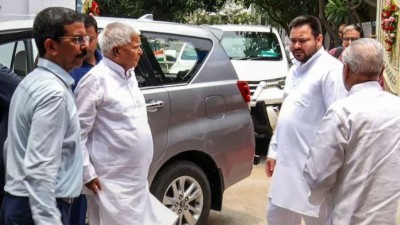 IRCTC घोटाले में लालू यादव को लगा बड़ा झटका, तेजस्वी और राबड़ी समेत कई के खिलाफ आरोप तय