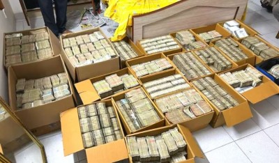 कर्नाटक: जिसने भाजपा सरकार पर लगाया था 40% कमीशन का आरोप, उस कांट्रेक्टर के घर 23 बक्सों में भरे मिले 500-500 के नोट