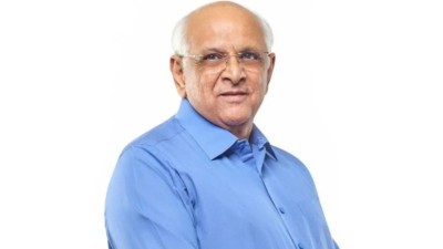 गुजरात की राजनीति में हुआ बड़ा फेरबदल, एक साथ सभी मंत्रियों ने दिया इस्तीफा