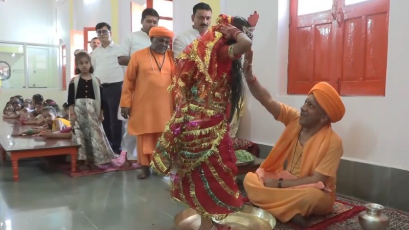 नवरात्रि की नवमी पर राष्ट्रपति मुर्मू ने दी शुभकामनाएं, मुख्यमंत्री योगी समेत कई नेताओं ने किया कन्या पूजन