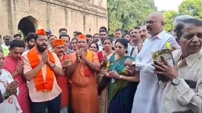 पेशवाओं के किले में महिलाओं के नमाज पढ़ने पर मचा बवाल, हिंदू संगठन ने उठाया बड़ा कदम