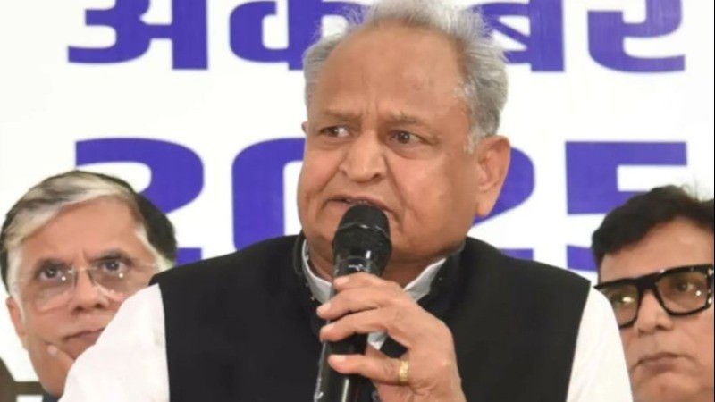 गहलोत ने साधा नीतीश कुमार पर निशाना, कहा- 'कभी पीएम के दावेदार, अब मुख्यमंत्री पद के हकदार नहीं'