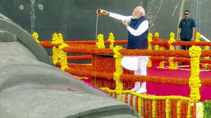 पीएम मोदी ने सरदार वल्लभभाई पटेल की 150वीं पर दी श्रद्धांजलि