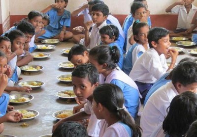 केरल में बच्चों को नहीं मिल रहे दूध और अंडे ! जानिए मिड डे मील पर क्यों मंडराया संकट ?