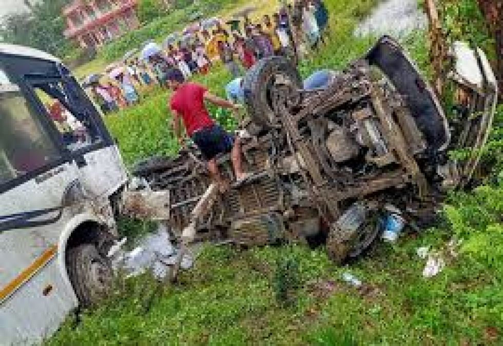 tempo traveller accident