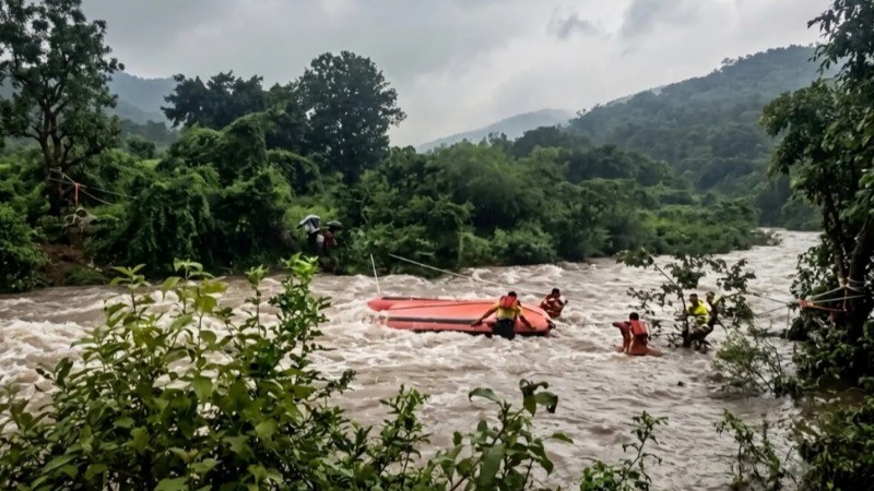 मानसून की विदाई से पहले बारिश का कहर, उत्तर प्रदेश में 3 की मौत, ओडिशा-बिहार में भी बाढ़